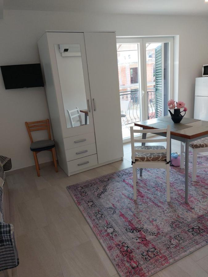 Apartmani Elisa Stari Grad  Extérieur photo